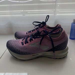 brooks tennis shoes size 6